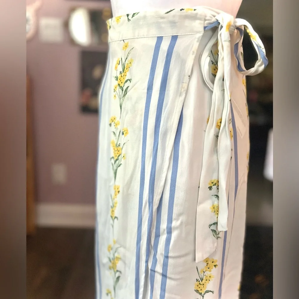 Floral Striped Wrap Skirt - Picture 2 of 4